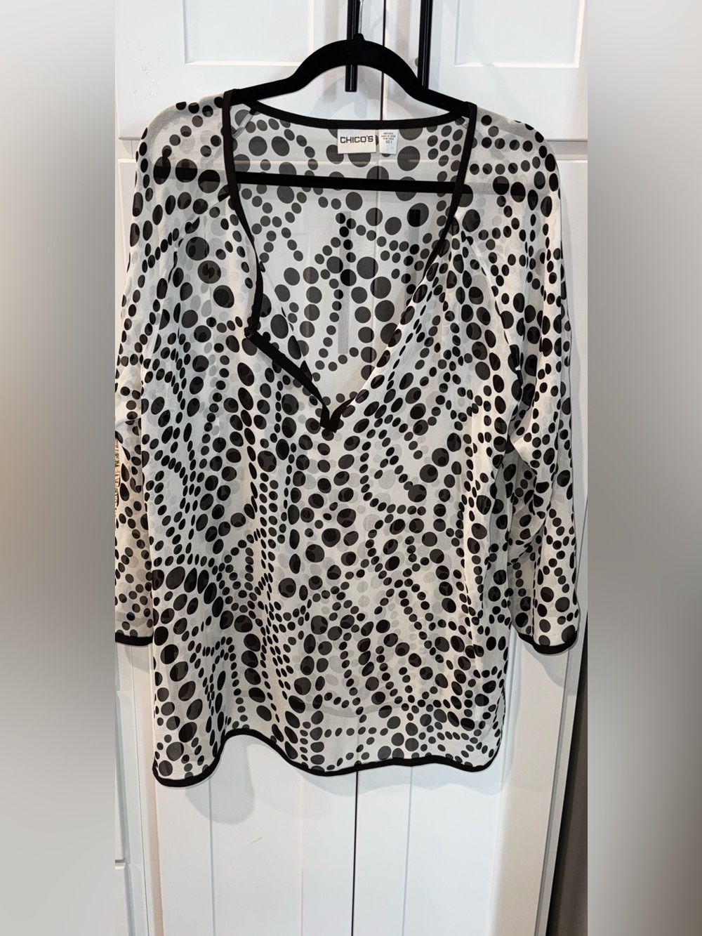Chico's 100% Silk Black and White Dot V-Neck Tunic Size 3 - Picture 2 of 3